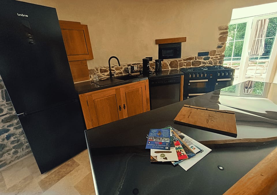Royal Cottage | Private kitchen | Electric kettle, highchair, dining table