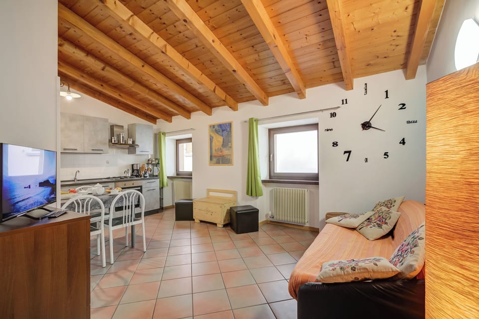 Family Apartment, Multiple Bedrooms (Casa Arx) | Living area | 21-inch Smart TV with cable channels