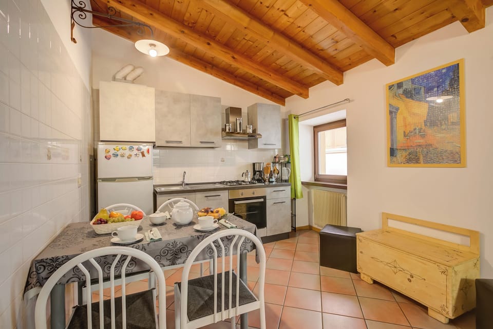 Family Apartment, Multiple Bedrooms (Casa Arx) | Private kitchen | Fridge, oven, stovetop, coffee/tea maker