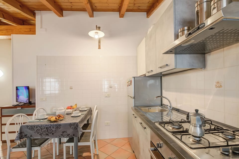 Family Apartment, Multiple Bedrooms (Casa Arx) | Private kitchen | Fridge, oven, stovetop, coffee/tea maker