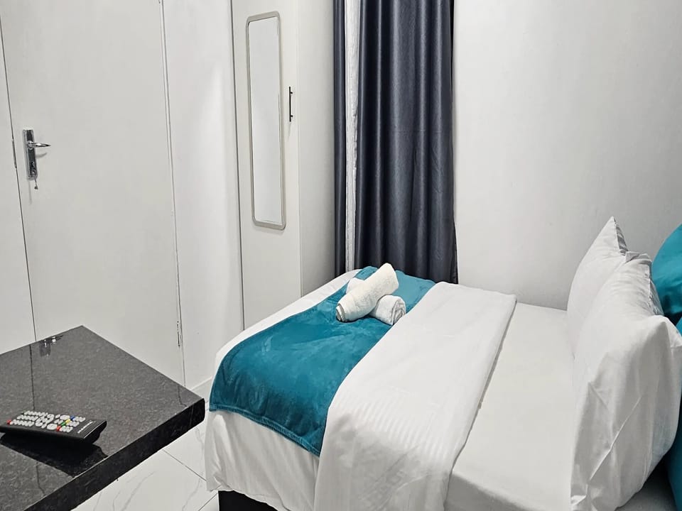 Basic Room | Desk, laptop workspace, free WiFi, bed sheets