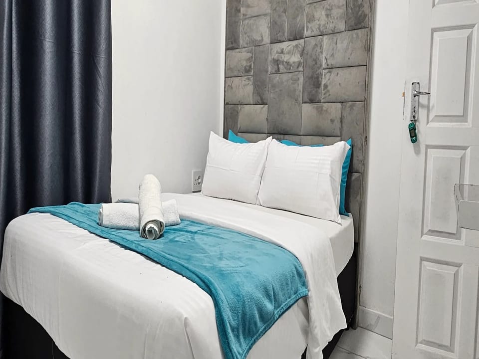 Basic Room | Desk, laptop workspace, free WiFi, bed sheets