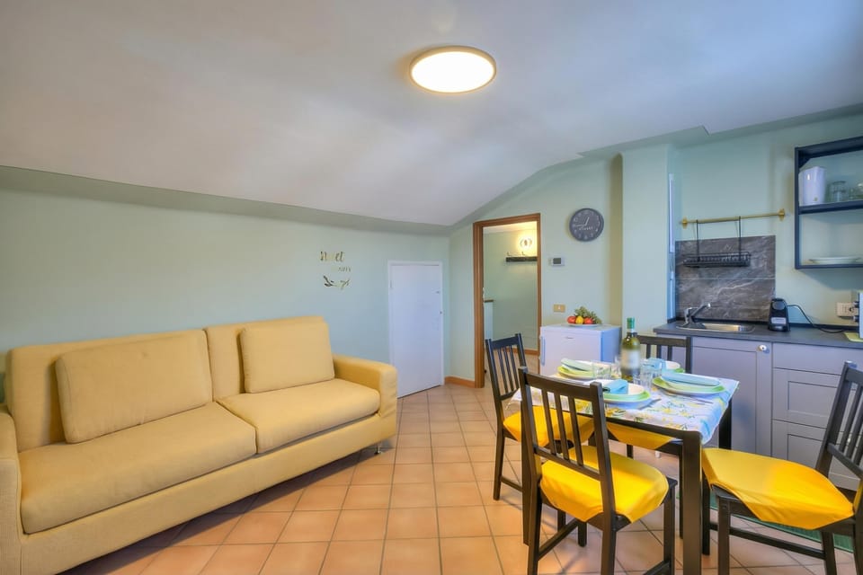 Family Apartment, Multiple Bedrooms (Petit Bijou De Stresa 2 Steps From) | Living area