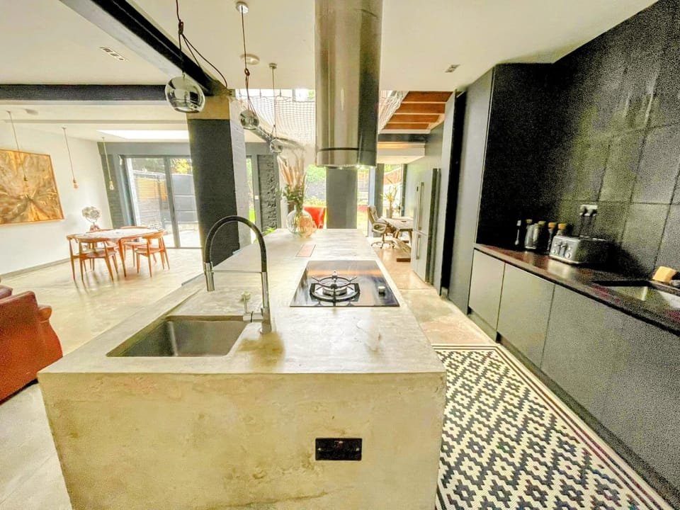 House | Private kitchen | Fridge, microwave, oven, stovetop
