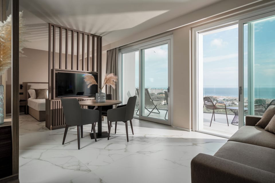 Junior Suite, Sea View | In-room safe, WiFi (free)