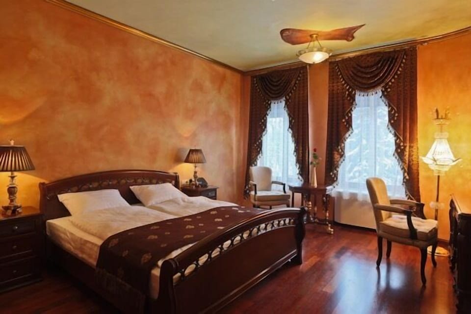 Presidential Suite, 2 Bedrooms, Park View, Executive Level | Premium bedding, minibar, in-room safe, desk
