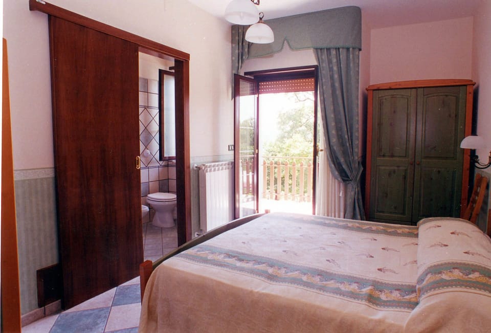 In-room safe, cribs (surcharge), WiFi (free)