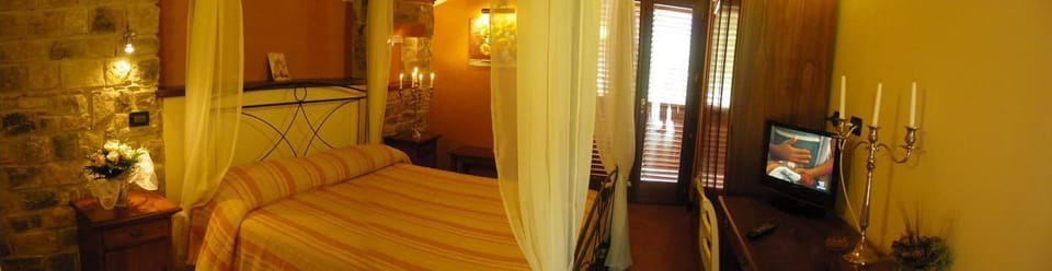 In-room safe, cribs (surcharge), WiFi (free)