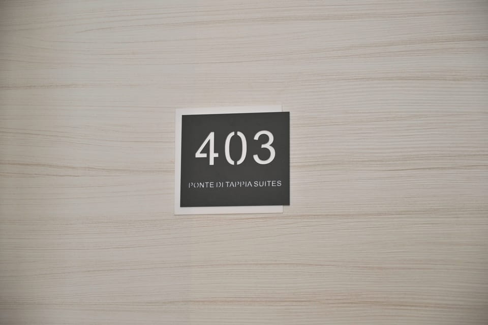 Minibar, in-room safe, WiFi (free)