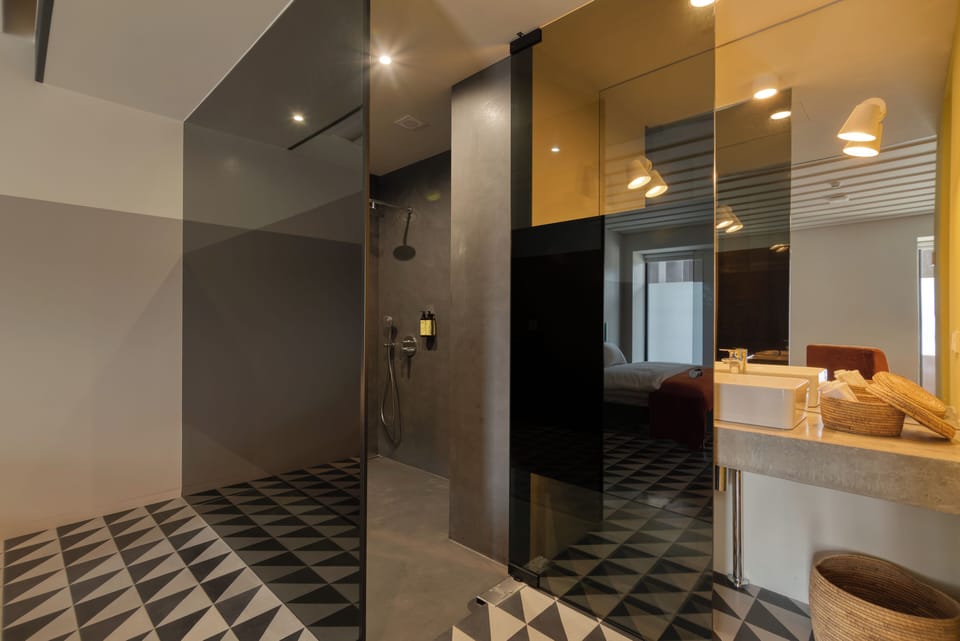 Standard Double Room | Bathroom | Shower, free toiletries, hair dryer, bathrobes