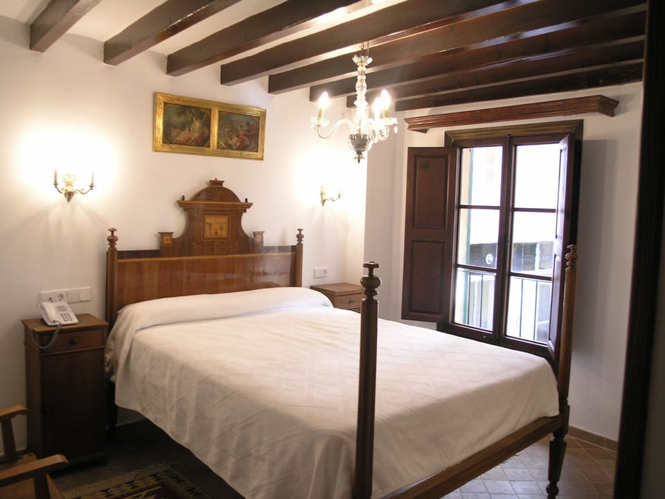 Double Room | Minibar, in-room safe, free WiFi, bed sheets