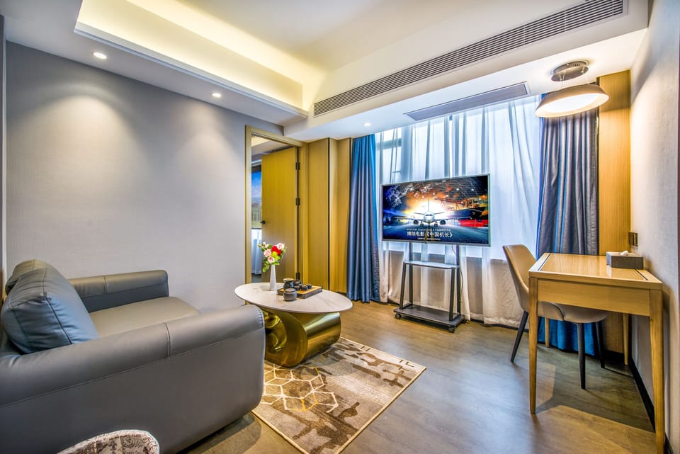Family Quadruple Room | Hypo-allergenic bedding, down comforters, free minibar, desk