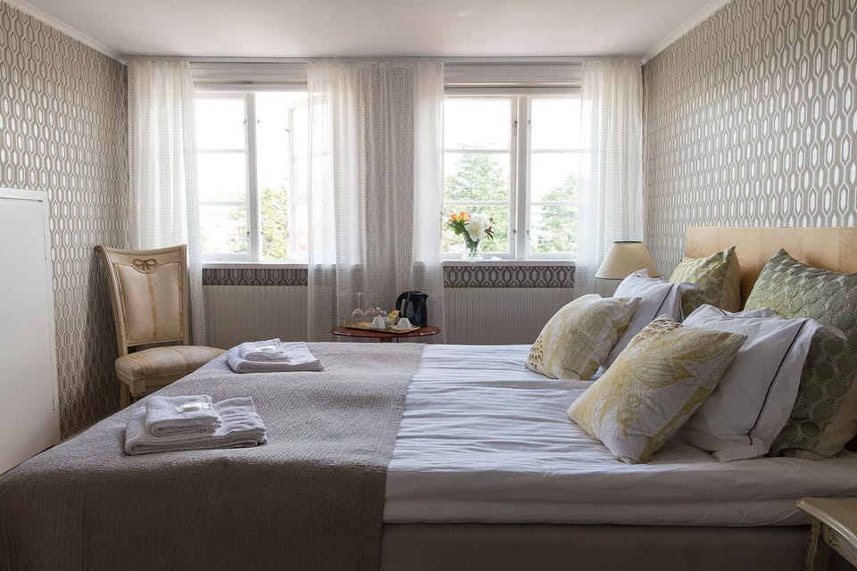 Standard Double Room | Desk, iron/ironing board (on request), WiFi (free)