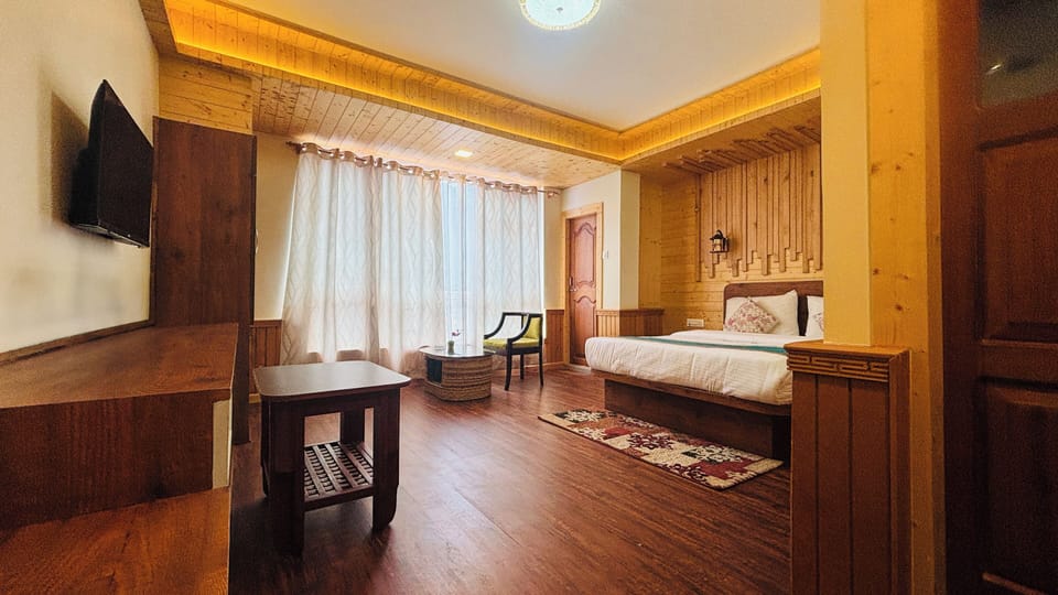Premium View Room with Balcony | WiFi (free)