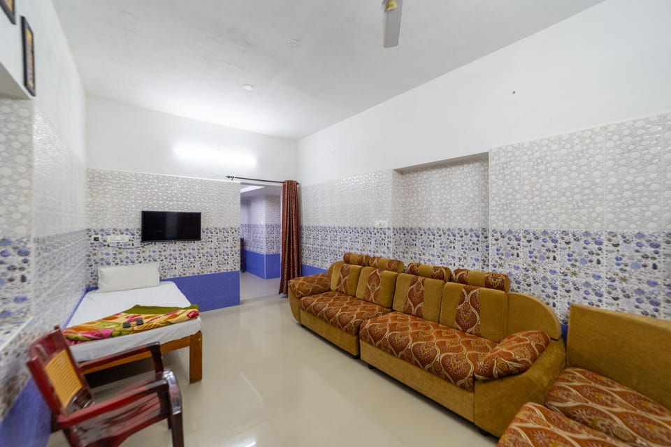 Family Suite | Living area | TV