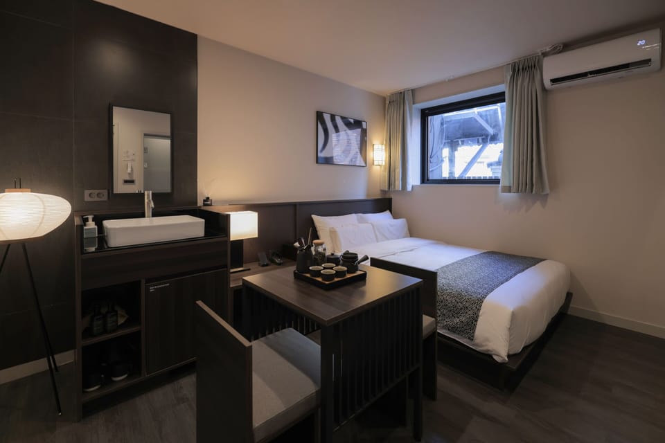 Spa Studio Suite | Premium bedding, free WiFi, bed sheets