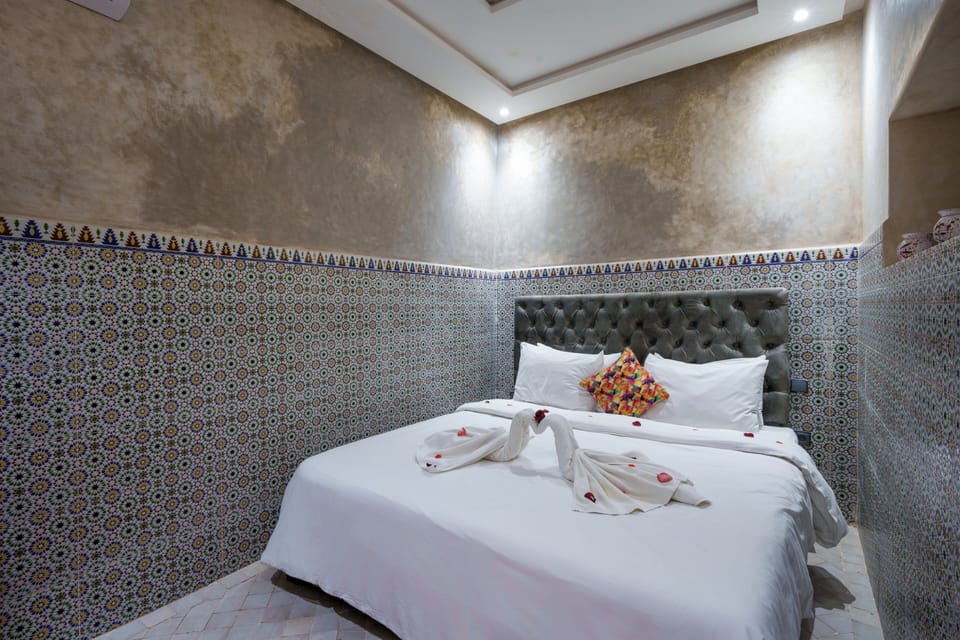 Premium bedding, in-room safe, individually decorated