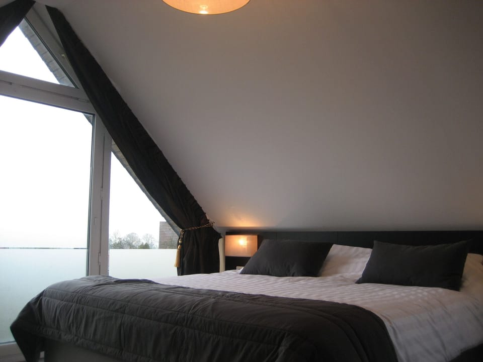 Deluxe Double Room, Private Bathroom, Garden View | Room amenity