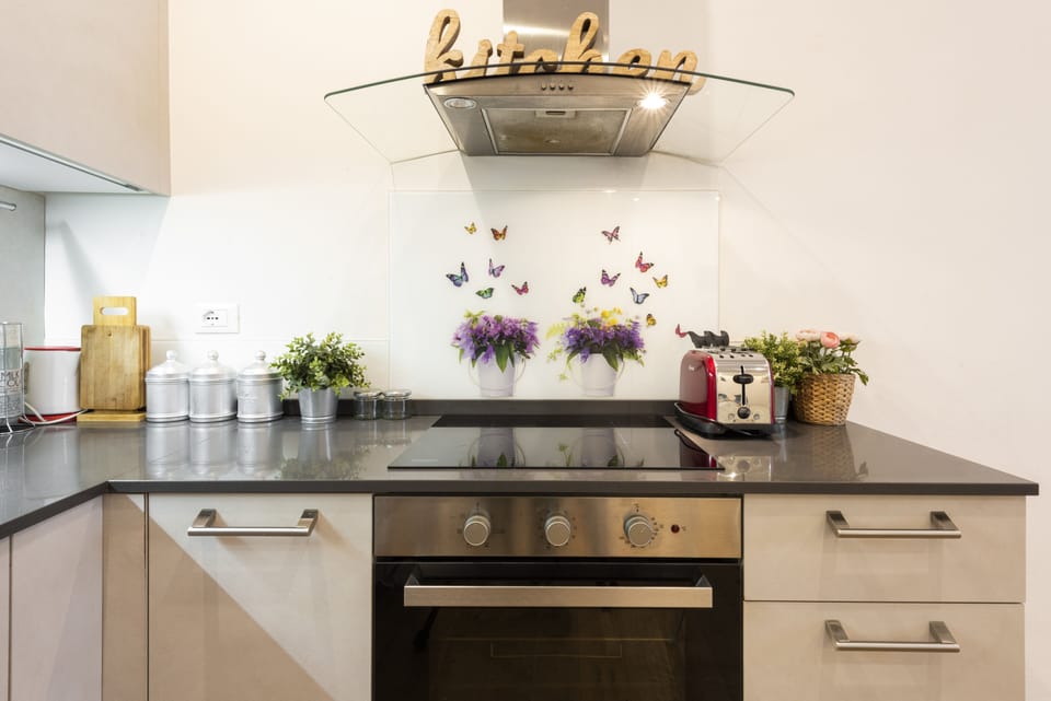 Design Apartment, City View | Private kitchen | Fridge, oven, stovetop, dishwasher
