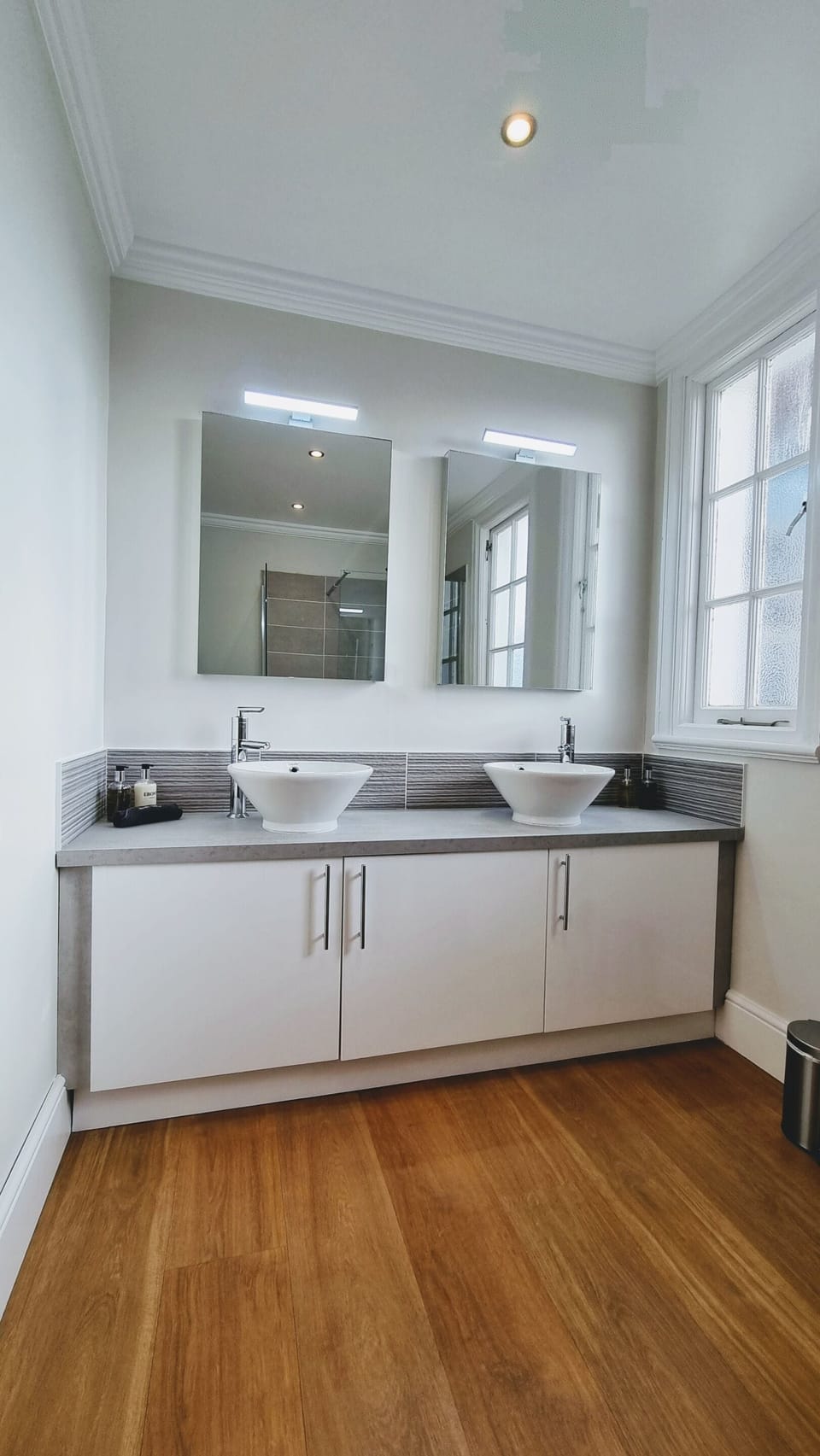 Superior Suite, Ensuite, Mountain View (203) | Bathroom | Shower, free toiletries, hair dryer, slippers