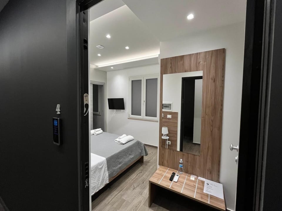 Basic Room | Free minibar items, in-room safe, soundproofing, free WiFi