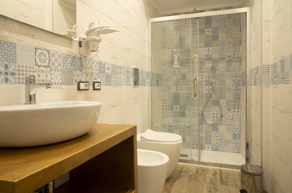 Double Room | Bathroom | Hair dryer, bidet
