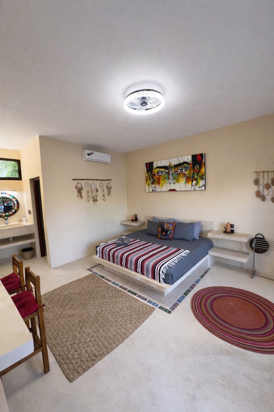 Frida | In-room safe, free WiFi, bed sheets