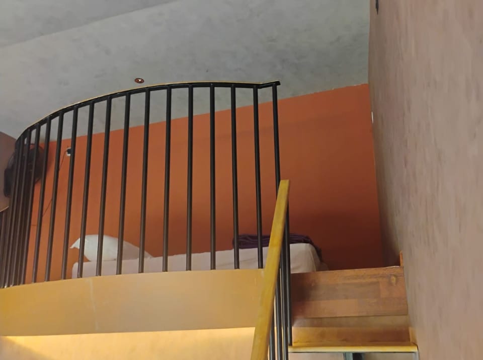 Premium Studio Suite | Desk, soundproofing, free WiFi, bed sheets