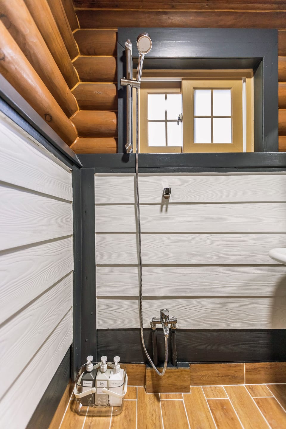 Standard Room, Ocean View | Bathroom | Hair dryer