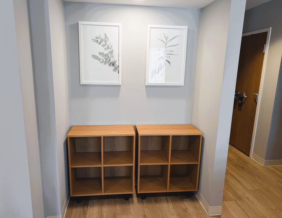 Premium bedding, in-room safe, desk, blackout drapes