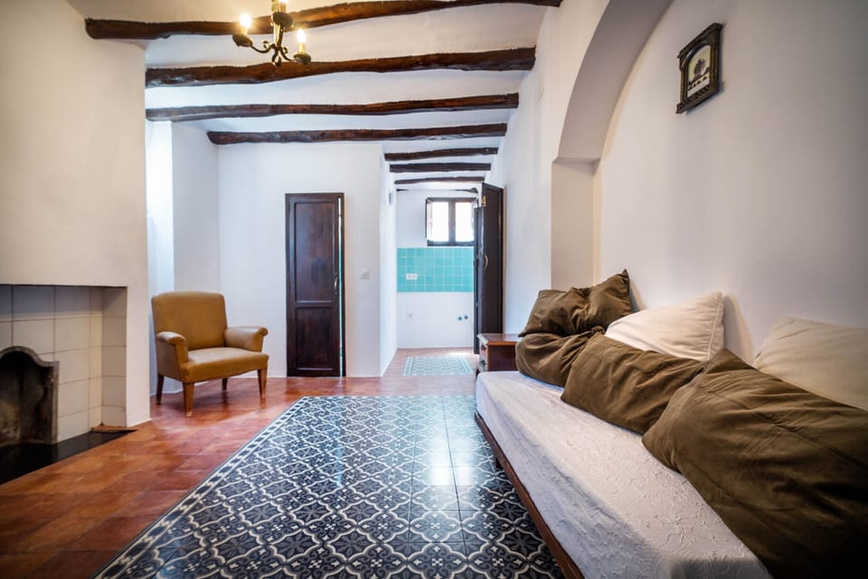 Comfort Room, Mountainside | Living area | Flat-screen TV