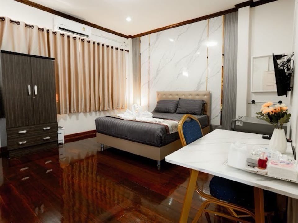 Superior Room, 1 Queen Bed (Room 6) | WiFi (free), bed sheets