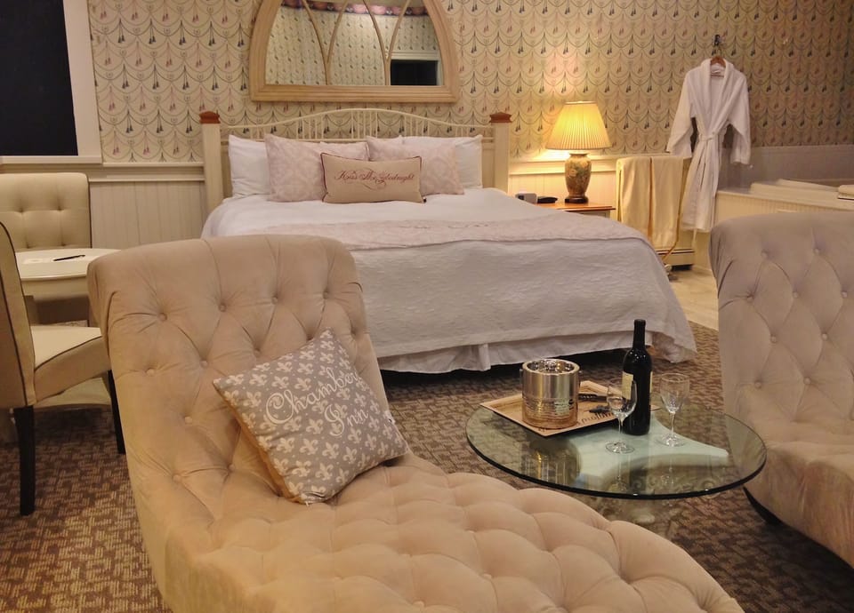 Fire Spa Suite | Individually decorated, individually furnished, iron/ironing board