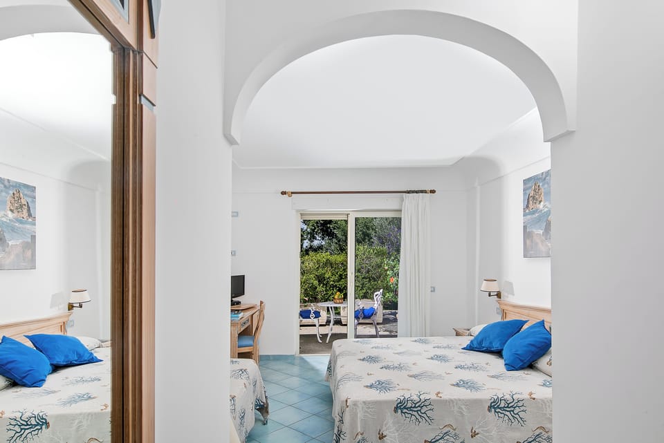 1 bedroom, hypo-allergenic bedding, minibar, in-room safe