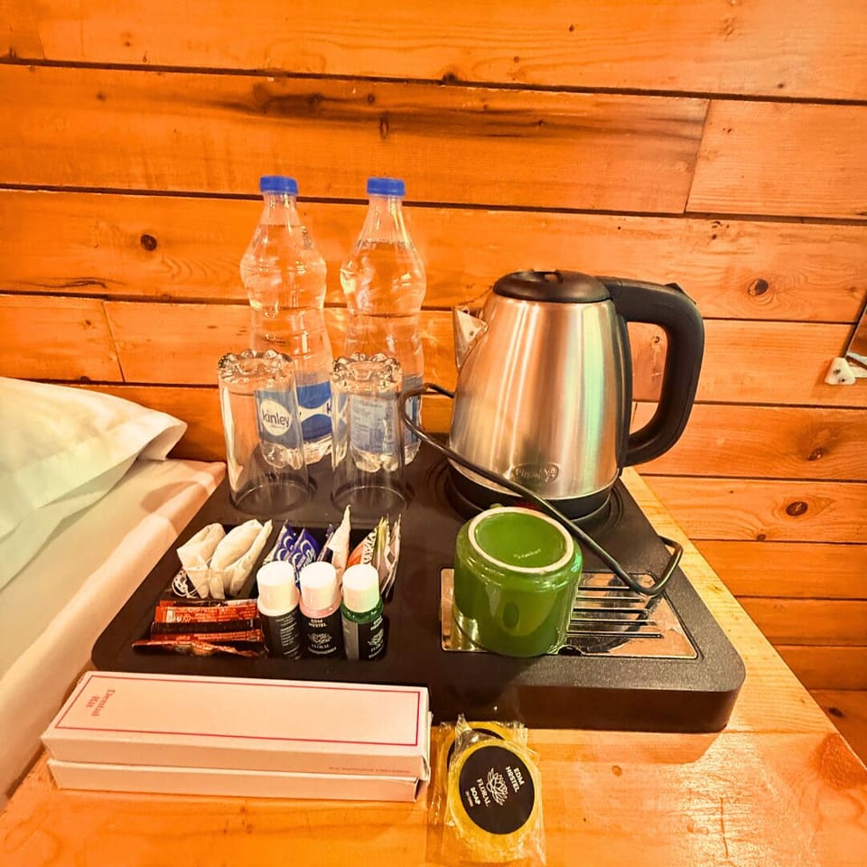 Deluxe Room | In-room dining