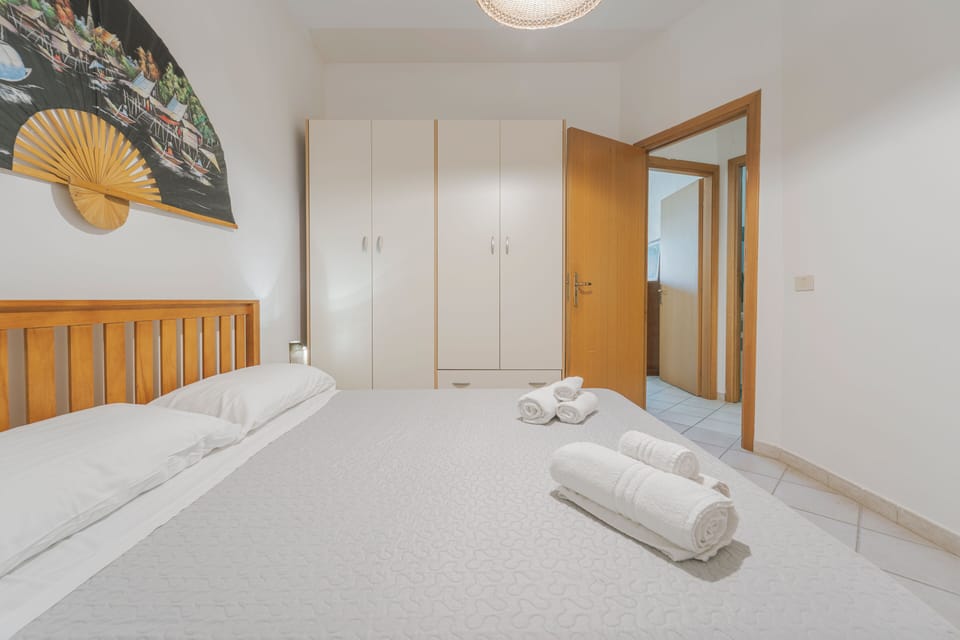 Traditional Apartment, Courtyard View | 2 bedrooms, hypo-allergenic bedding, memory foam beds