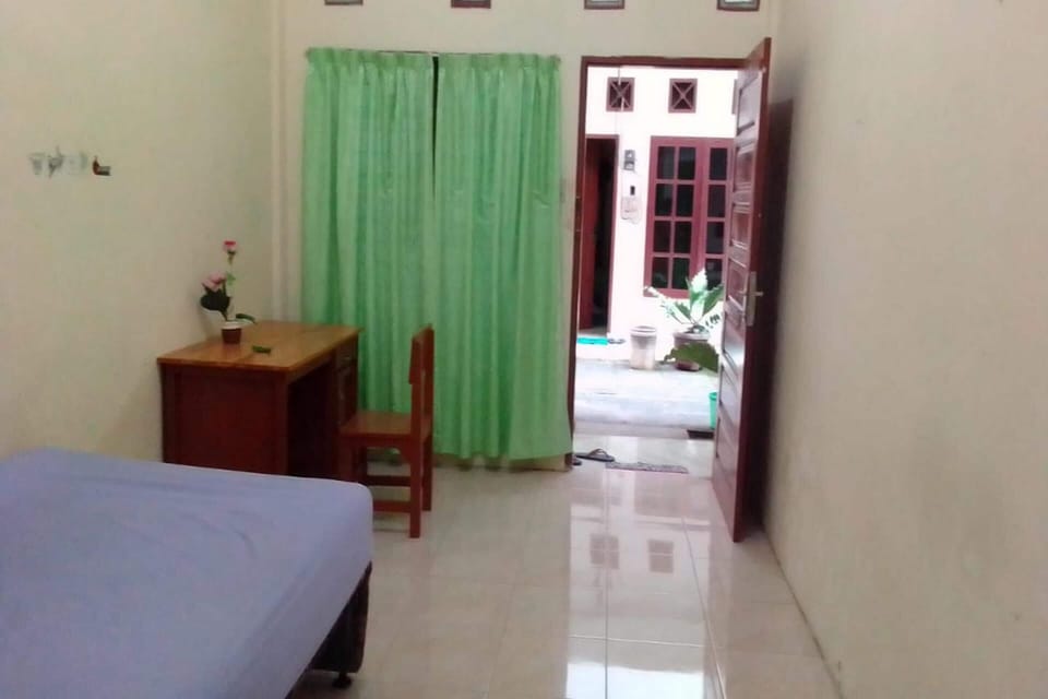 Economy Double Room | WiFi (free), bed sheets