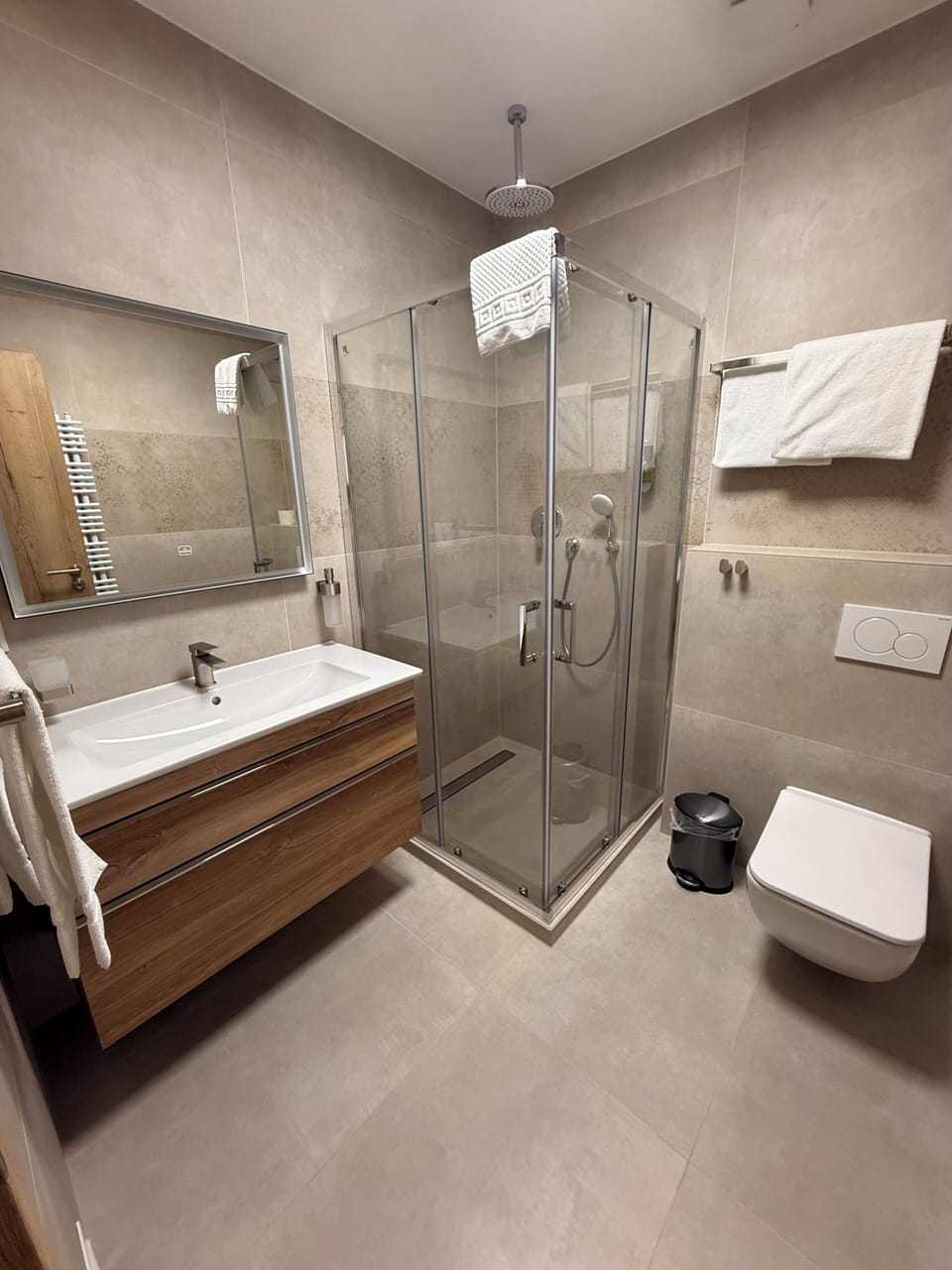 Shower, hair dryer, towels, shampoo