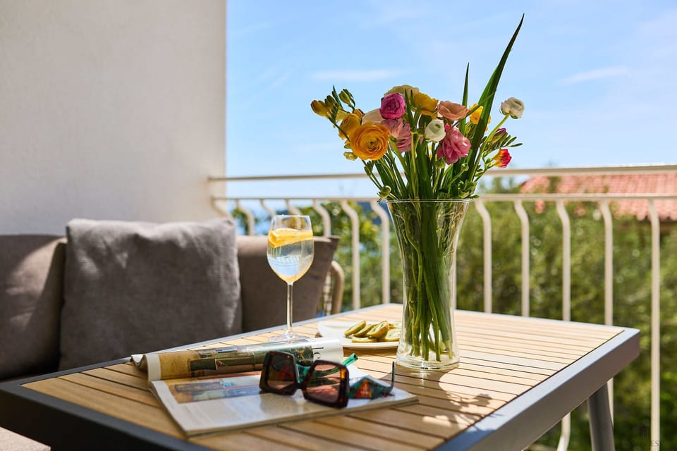 Apartment (3 Bedrooms) | Balcony