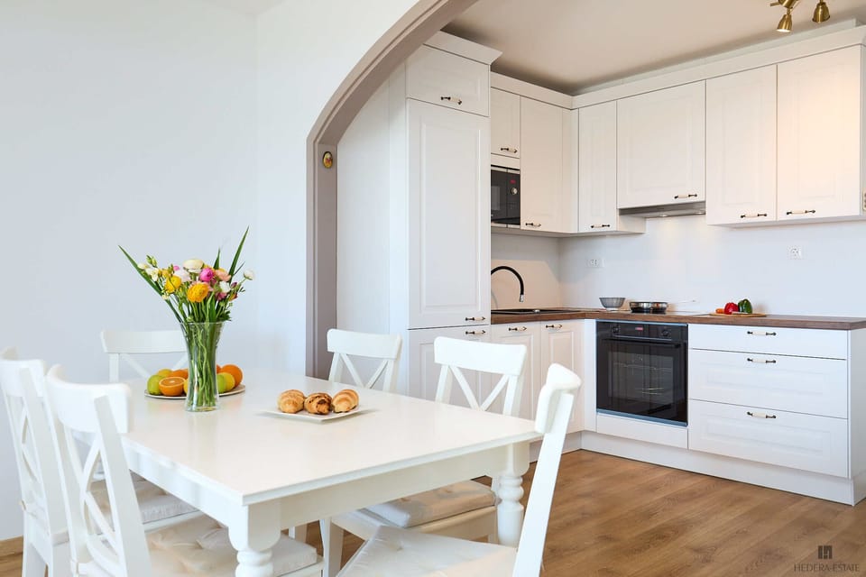 Apartment (3 Bedrooms) | Private kitchen | Oven, electric kettle, toaster