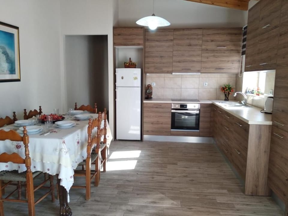Villa, 2 Bedrooms, Balcony | Dining