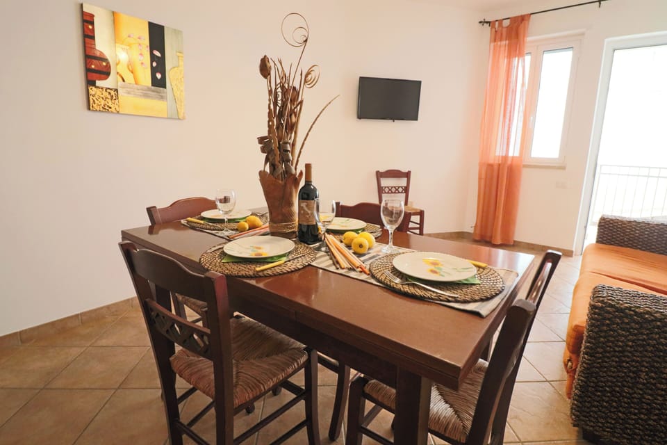 House, 1 Bedroom, Smoking, Balcony | Dining
