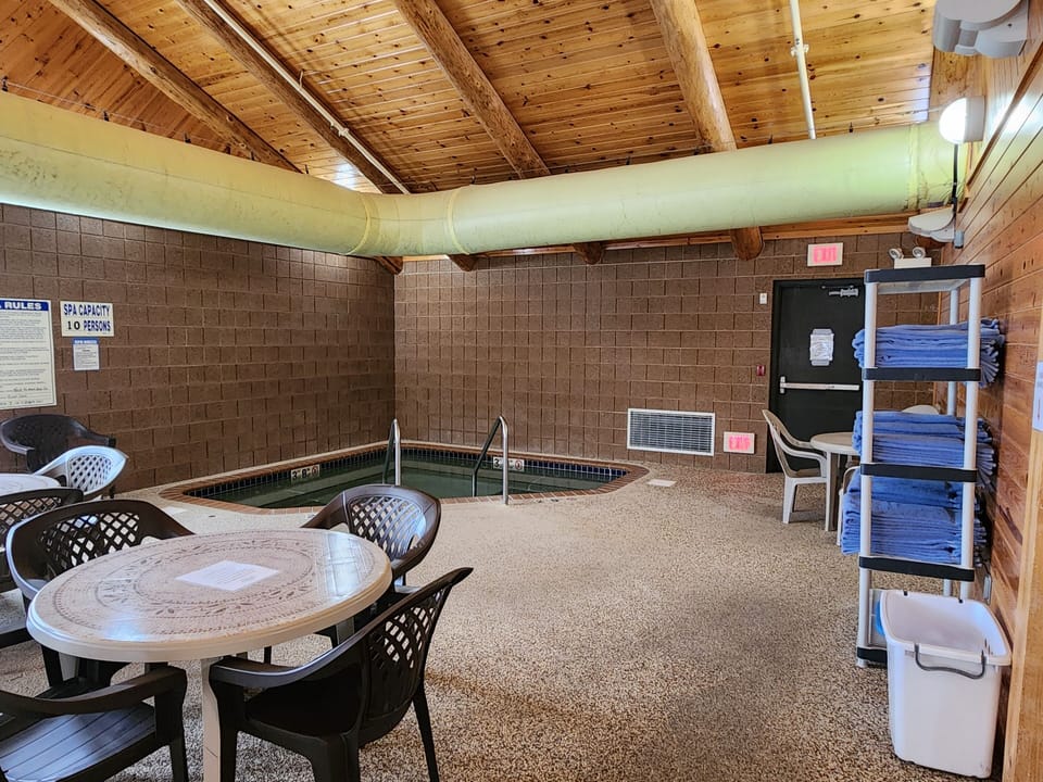 Indoor spa tub