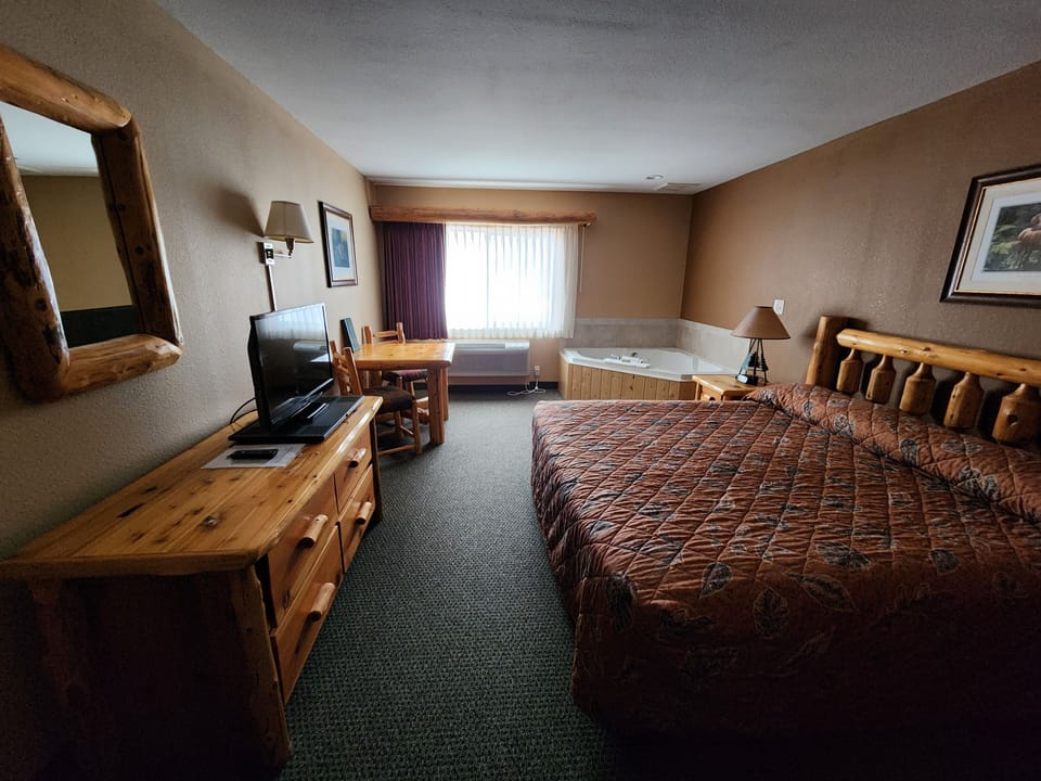 King Spa | Blackout drapes, iron/ironing board, free WiFi, bed sheets