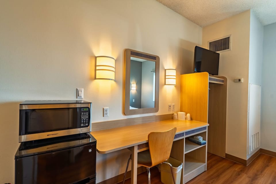 Desk, laptop workspace, WiFi (free), bed sheets
