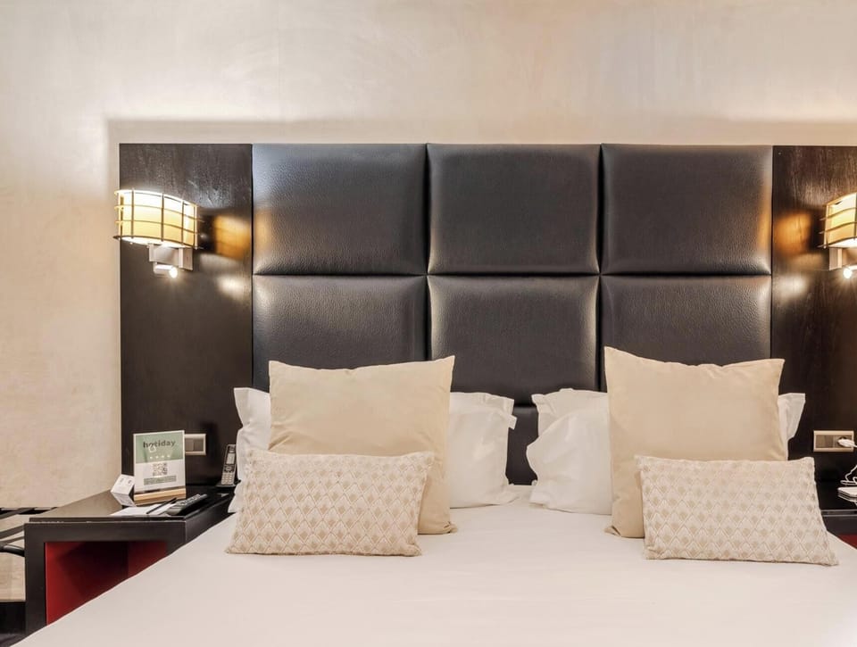 Superior Double Room | Minibar, in-room safe, desk, laptop workspace