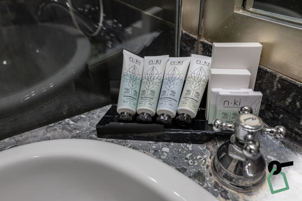 Superior Double Room | Bathroom | Hair dryer, towels
