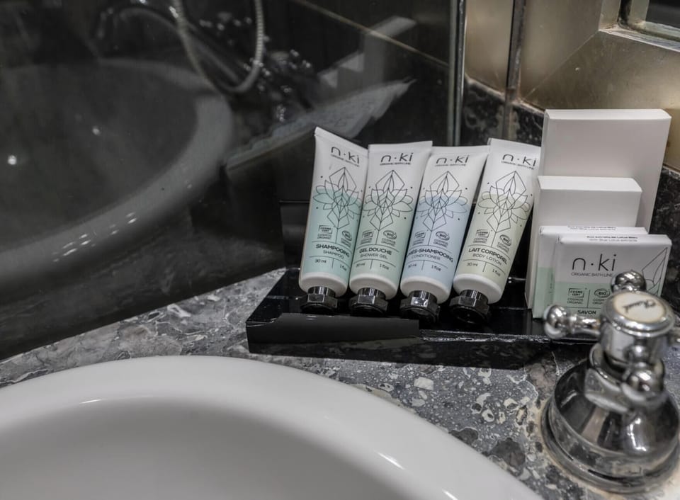 Superior Double Room | Bathroom | Rainfall showerhead, hair dryer, towels
