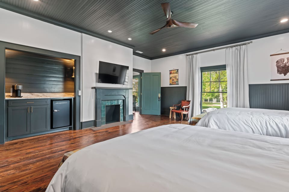Family Room | In-room safe, individually decorated, individually furnished