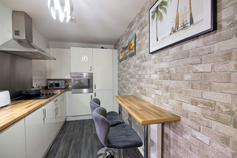 Apartment | Private kitchen | Fridge, microwave, oven, stovetop